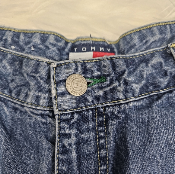 Women's size 13 Tommy Hilfiger blue jean denim shorts - Picture 3 of 4